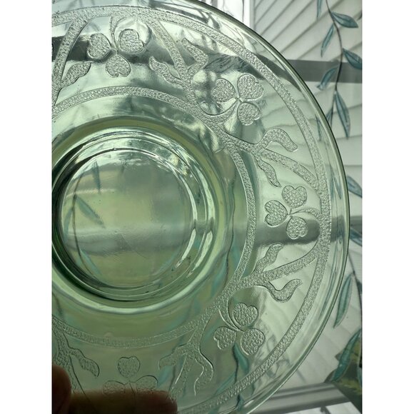 Vintage 30's Set of 2 Green Uranium Saucer Plates Etched Clovers - Picture 3 of 11